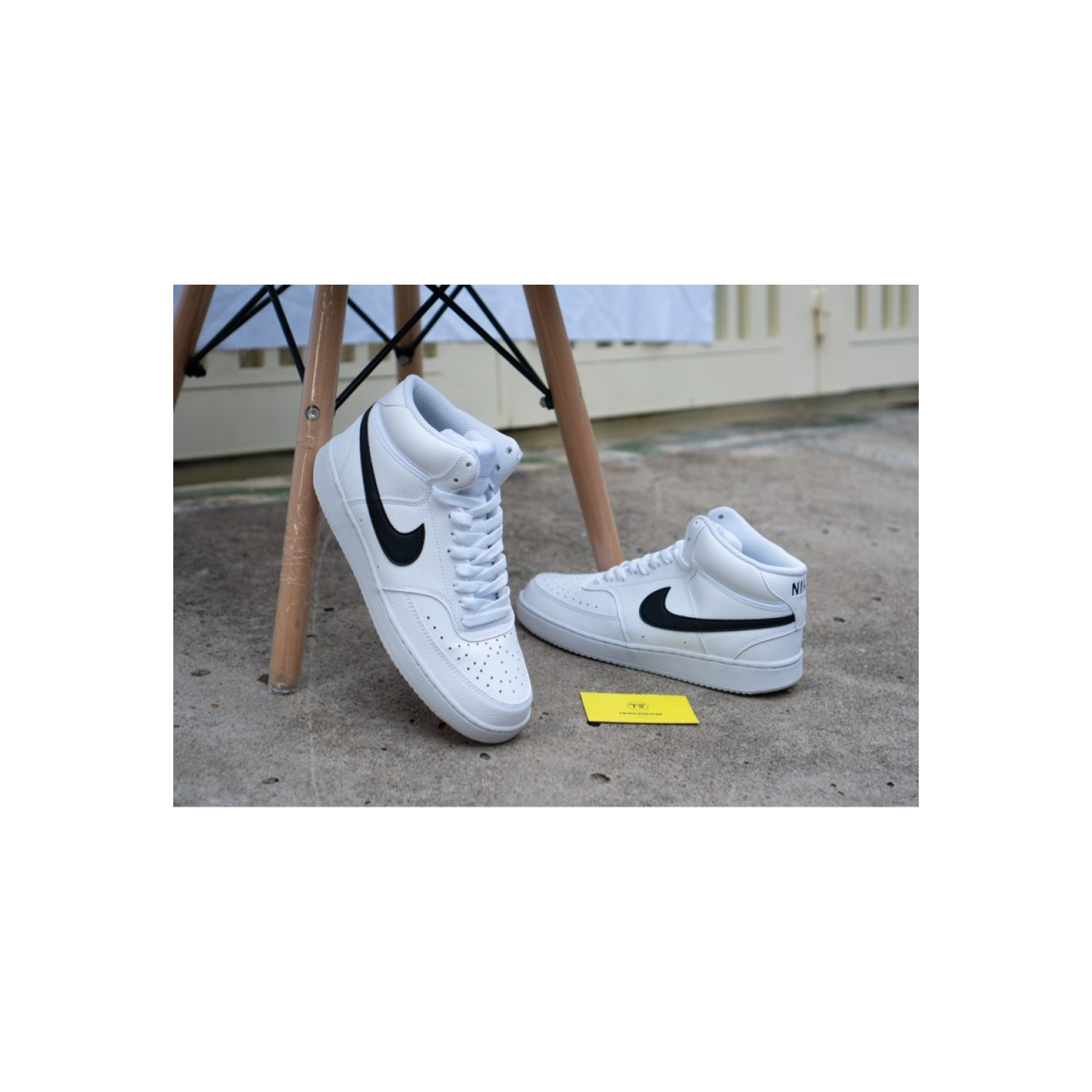 white nike high top shoes